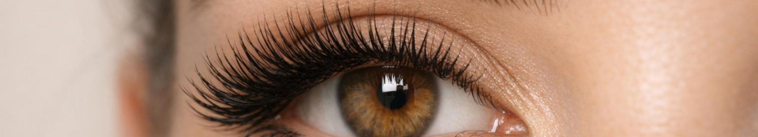 Ilusalong pakub püsimeiki, ripsmepikendusi ja põhjalikku kulmuhooldust, mis säästab aega ja tõstab enesekindlust. Kogenud tehnikud teevad individuaalse konsultatsiooni ja kohandatud tulemused.