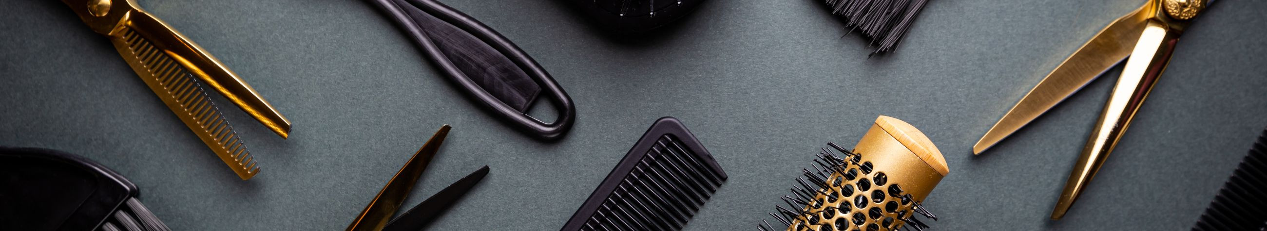 Blowbar on unikaalne hubane soengubaar, mis pakub à la carte juuksestilistikat, värvimise ja juuksehoolduse teenuseid koos lõõgastava peamassaažiga.