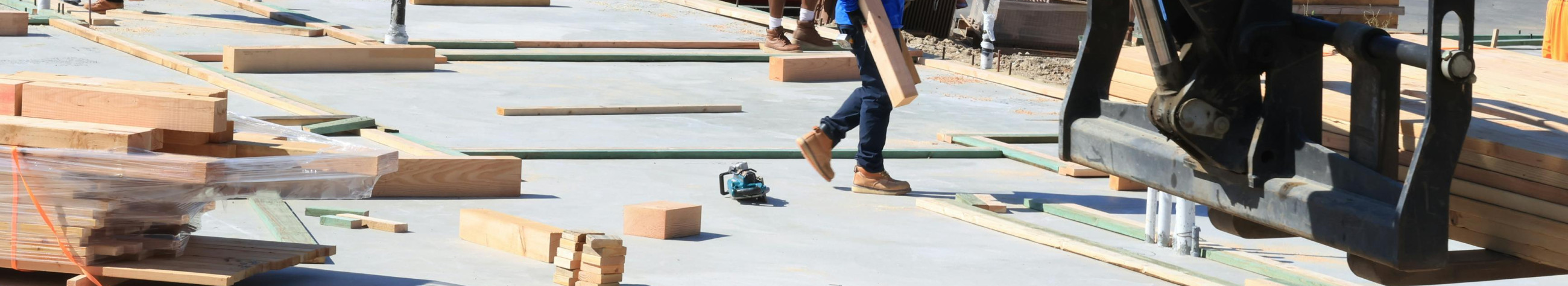 Pakume vastupidavaid ja funktsionaalseid puitlahendusi alates konstruktsioonidest kuni valmis hoonete ja eritellimusel mööblini. Sobib nii ehituseks kui ka interjööri loomiseks.