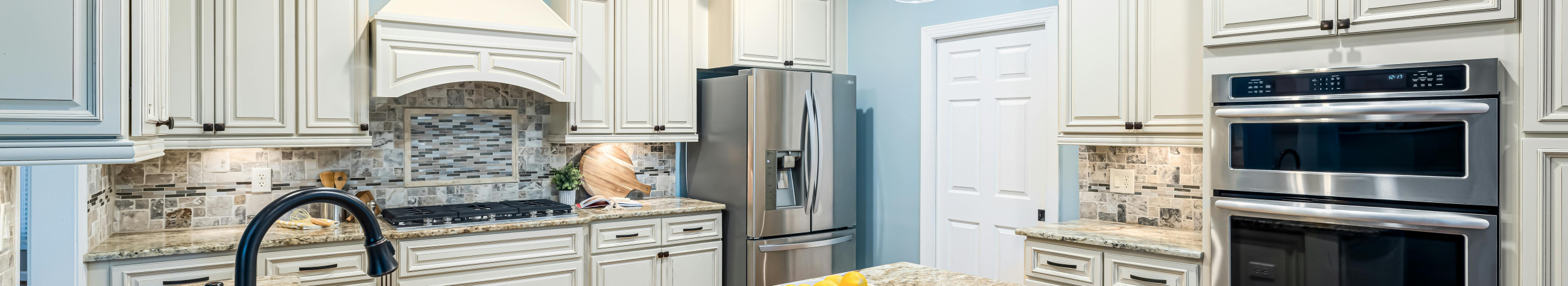 Tellimuskivilahendused ja eritellimusmööbel, mille mõõdistus, valmistus ja paigaldus on ühes terviklikus projektis. Loodud kestvaks tulemuseks ja täpseks sobivuseks.