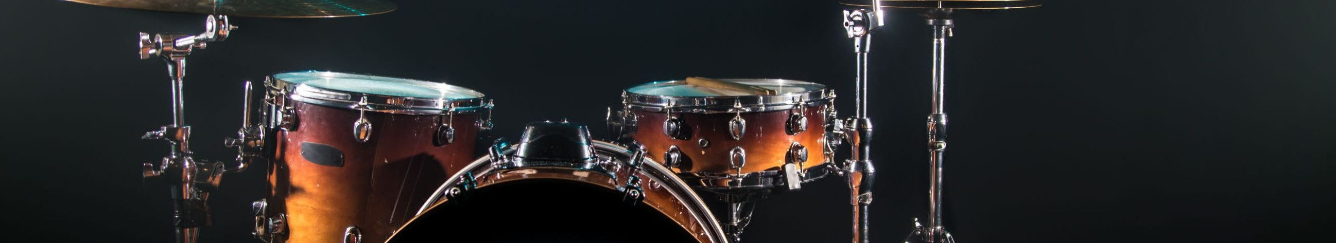 We offer the maintenance, finishing and restoration of drums in order to improve the appearance, durability and value of use. Work is suitable for both renewal and recovery of worn drums.