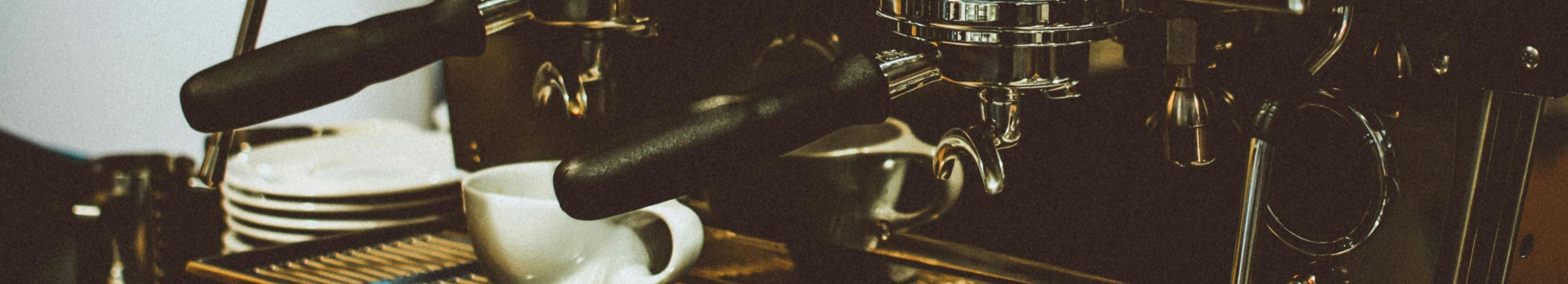 pre-owned coffee machines, fully automatic coffee equipment, care products for coffee machines, automatic coffee makers, coffee machine accessories, coffee machine maintenance products, refurbished coffee equipment, coffee machine cleaning supplies, second-hand coffee machines, automatic espresso machines