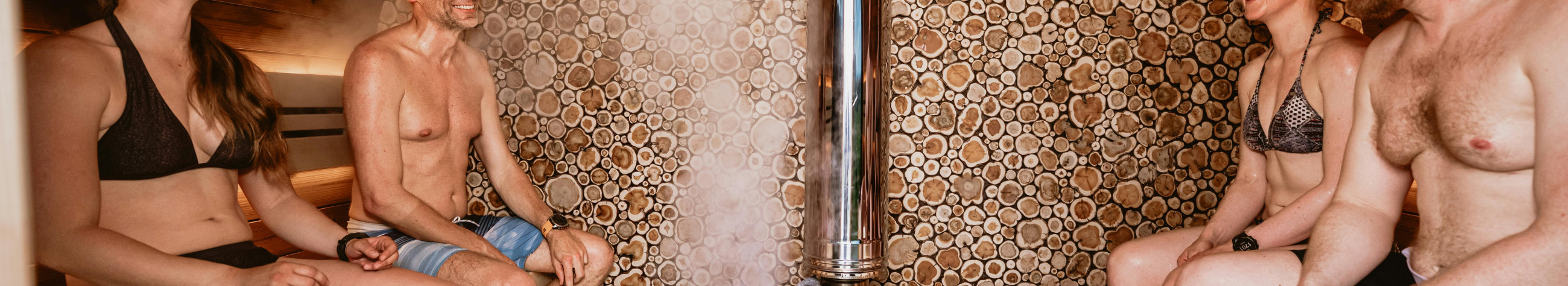 We rent mobile bathtubs and wooden caravans in South Estonia, supply or pick up. A barrel of up to 6 people (heating 2-3 h); sauna can accommodate 6-8 people (ready ~1 h).