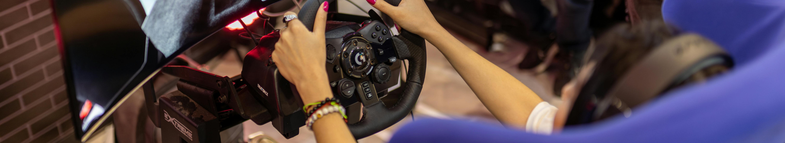 We create reliable simracing solutions from devices to cockpits. We support both better driving experience and business objectives.