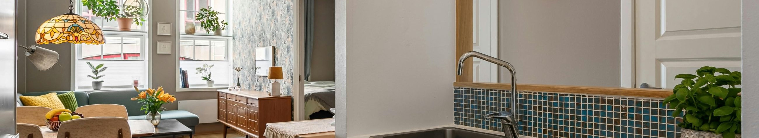 Furnished apartments with central location for a short stay. Suitable for both work and urban travel, providing privacy and kitchen facilities.