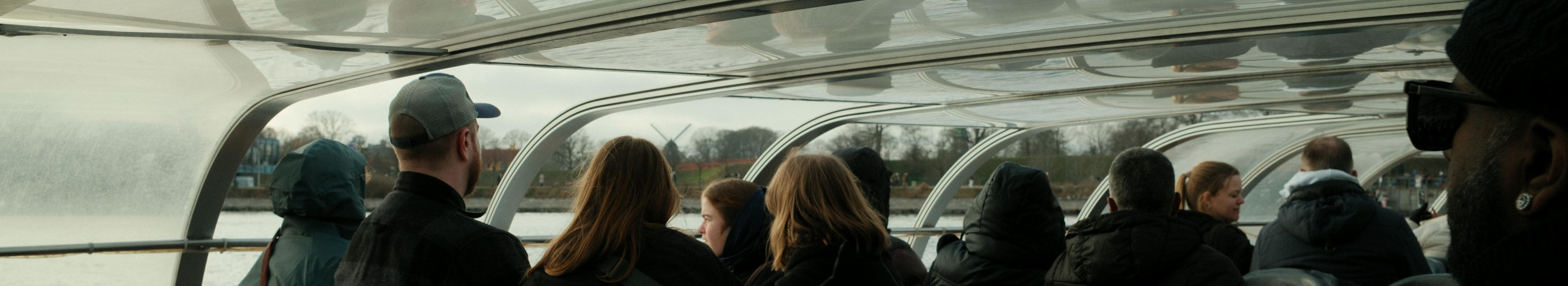 Juhendatud väikelaeva ekskursioonid Emajõel ja aastaringne rendibussiteenus. Professionaalsed kaptenid tagavad turvalised ja paindlikud sõidud.