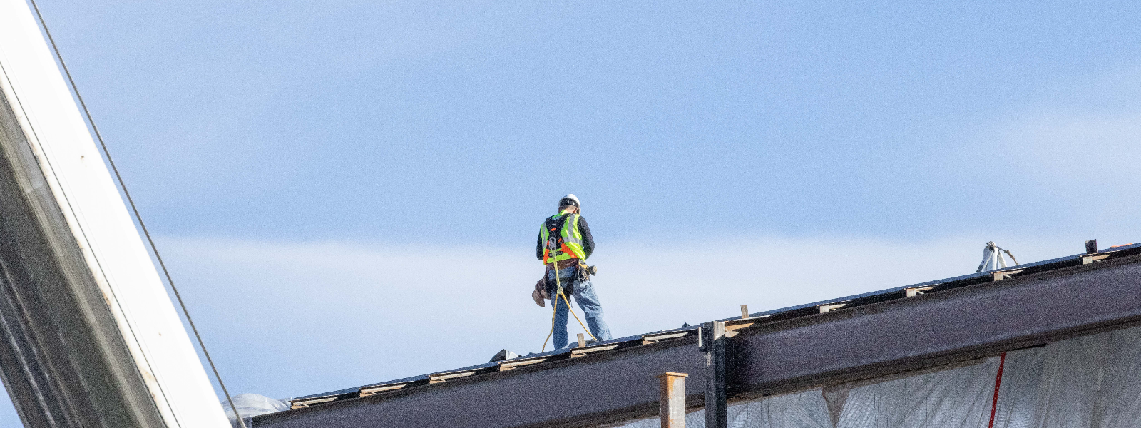 Roofing activities in Paide
