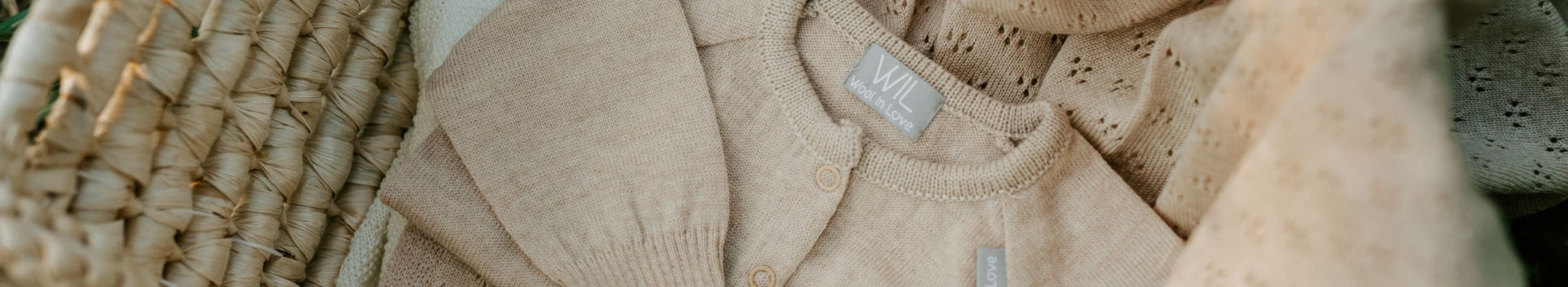 Wool In Love on spetsialiseerunud kvaliteetsete meriinovillaste rõivaste ja beebitekkide disainimisele ja tootmisele.