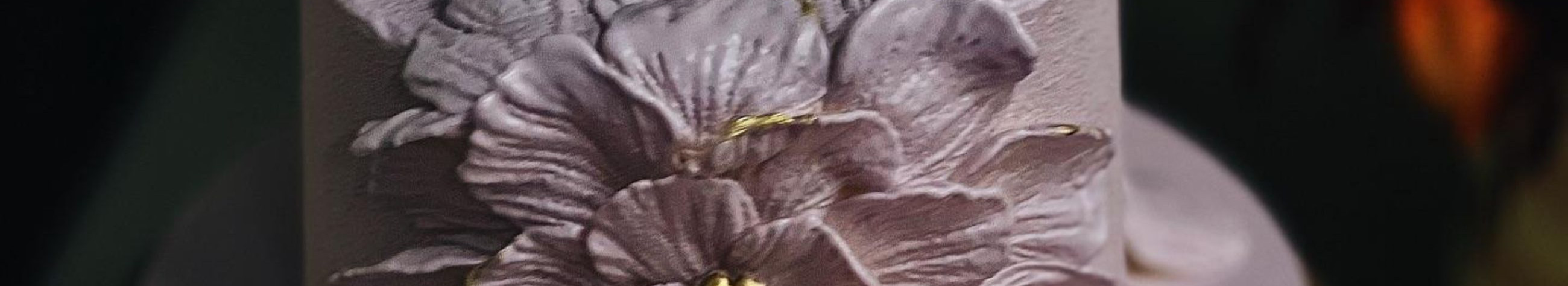 Tallinnas asuv pagarikoda valmistab kohandatavaid pidukooke, pakub macaronide kinkekaste ning kiirelt ettetellitavaid väikesmagustoite. Müügil ka kohv ja mugavad kingituskomplektid.