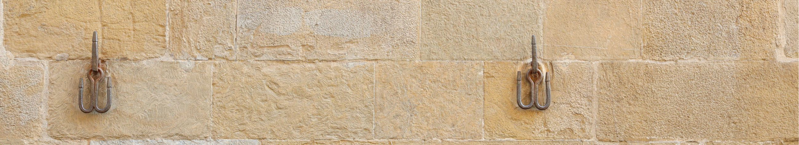 We specialize in restoration works, interior finishing, and general construction with a focus on limestone and old walls.