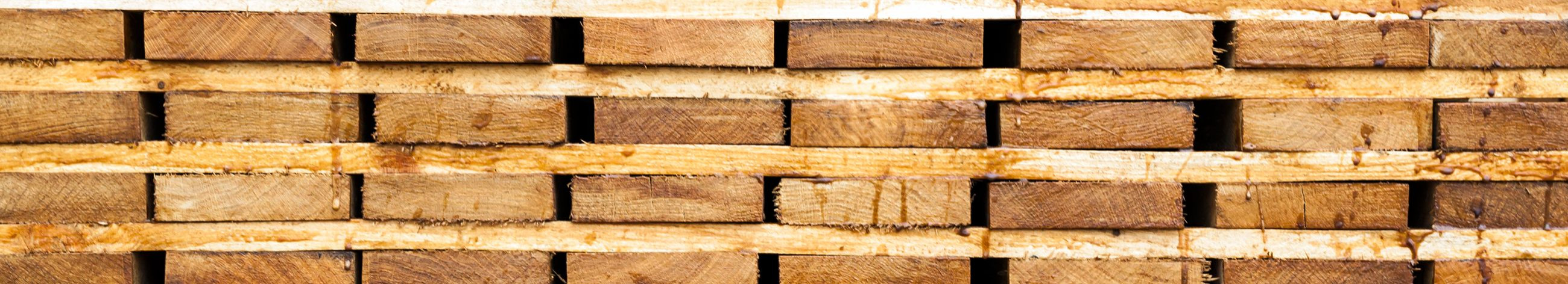 sale of wooden pallets, purchase and sale of lumber, sale of ports and covers, buying up of pallets and ports, manufacture of new pallets, wooden cargo boxes, repair of wooden pallets, rental of wooden pallets, heat treatment, timber buying and selling