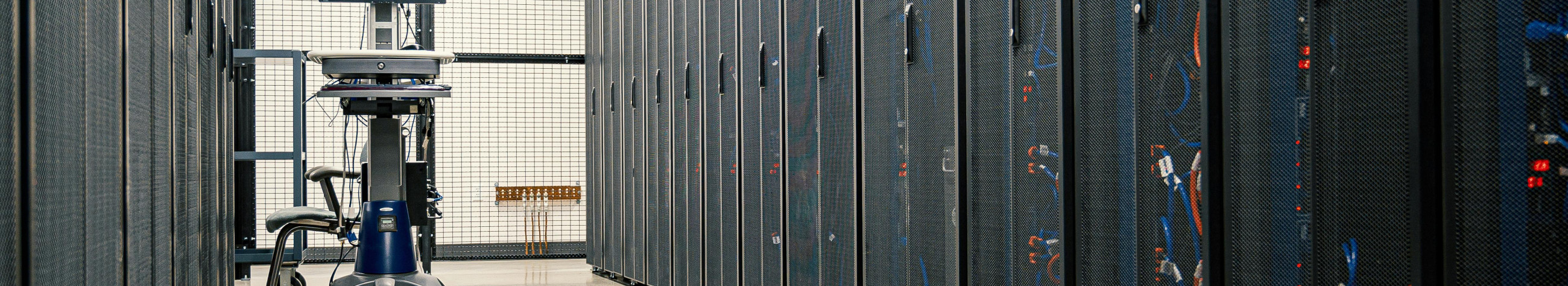 Pakume terviklikke elektri- ja IT-lahendusi projekteerimisest paigalduse, halduse ja hoolduseni, et tagada töökindel, turvaline ja kulutõhus infrastruktuur.