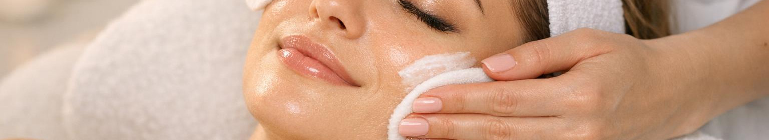 Customized facial, body and nail care with eyelash and eyebrow services. Personal counselling and high-quality cosmetics bring about a natural and lasting result.