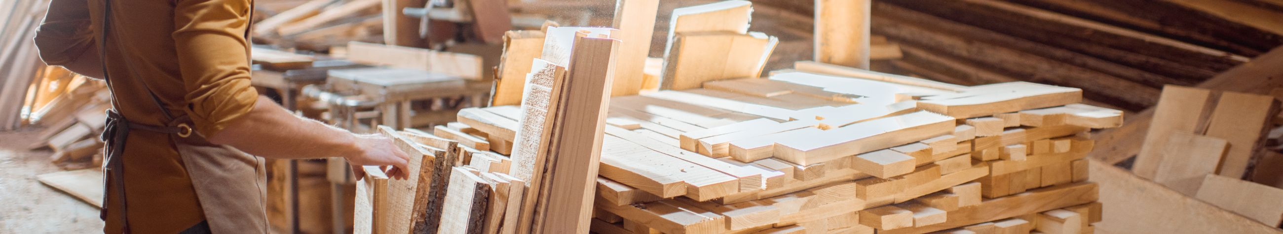 Me pakume kõrgekvaliteedilisi mööblit, mis on valmistatud põhjalikult valitud puidust ja materjalidest. Töömeisterlikkus ja pühendumus võimaldab meil toota täiuslikke ja kvaliteetseid tisleritooteid.