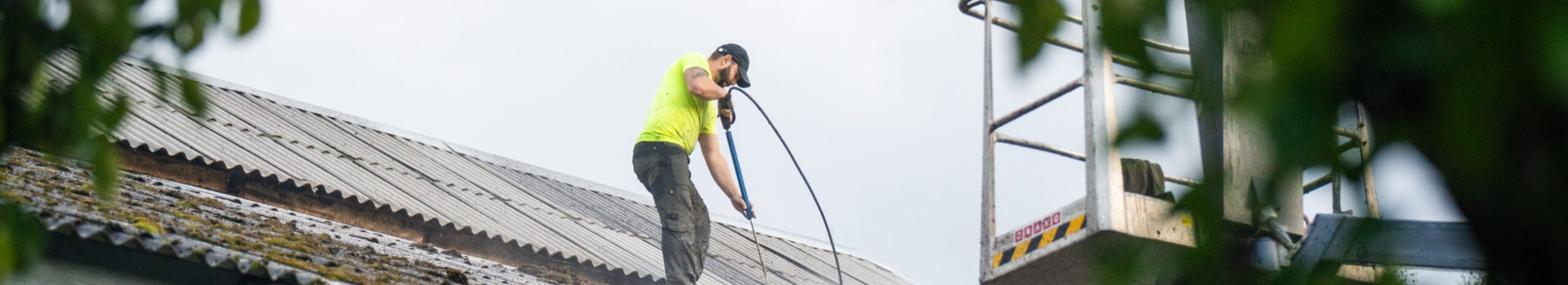 roof pressure washing, production buildings and commercial premises, Special Solutions, Snow cleaning, facade painting, removal of icicles, smaller construction work, graffiti removal, moss control, wooden facades