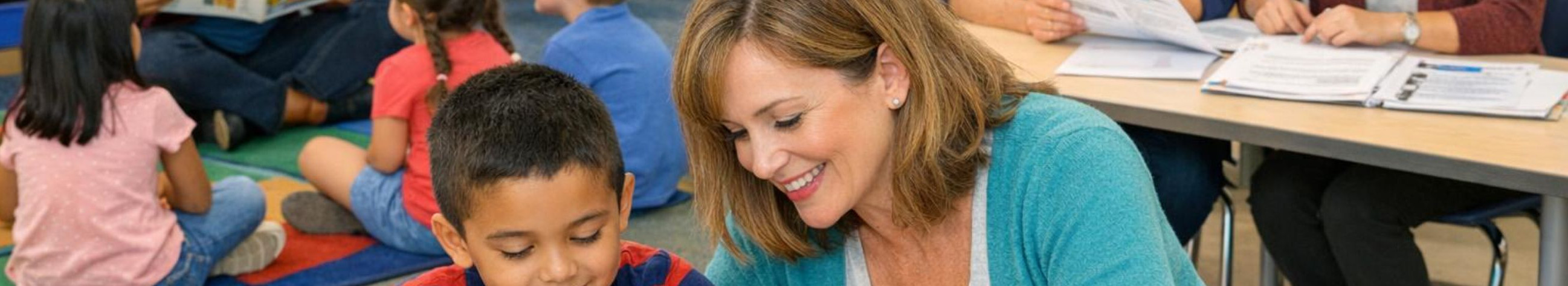 Pakume koolidele diagnostikat, individuaalset ja rühmaõpet ning kohandatud õppematerjale, et kiirendada õpilaste lugemisoskuse arengut ja tugevdada tugimeeskondade koostööd.