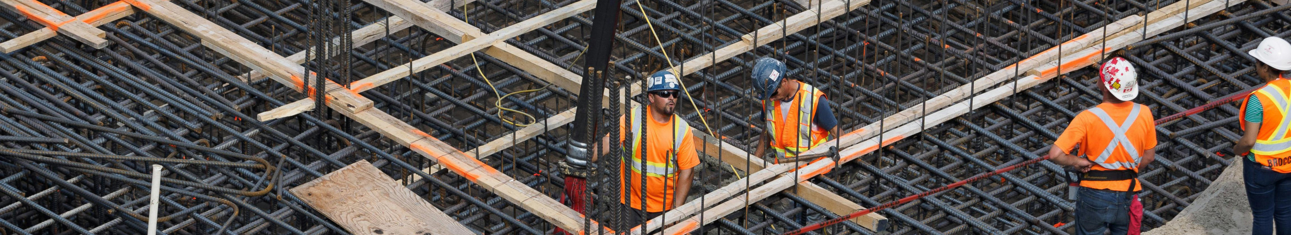 Complete construction services from foundation to interior finishing. We combine project and work management and strict quality control to ensure a timely, cost-effective and durable end result.