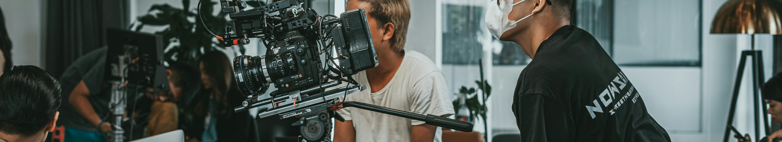 Pakume terviklikku videotootmist alates ideest ja salvestusest kuni lõppviimistluseni. Aitame luua professionaalse sisu, mis jõuab sõnumiga kohale ja mõjub usaldusväärselt.