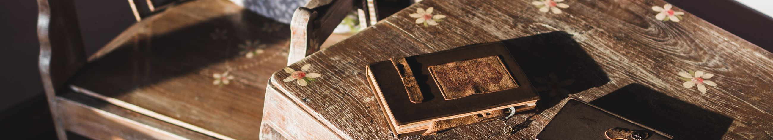 Käsitöö mööbel, eritellimus puitmööbel, puitmööbel, käsitsi valmistatud mööbel, meistrite puidutöö, rätseplahendused mööblile, kohandatud mööblidisain, käsitööna valminud puidust esemed, ainulaadne puidust mööbel, luksuslik puidust mööbel