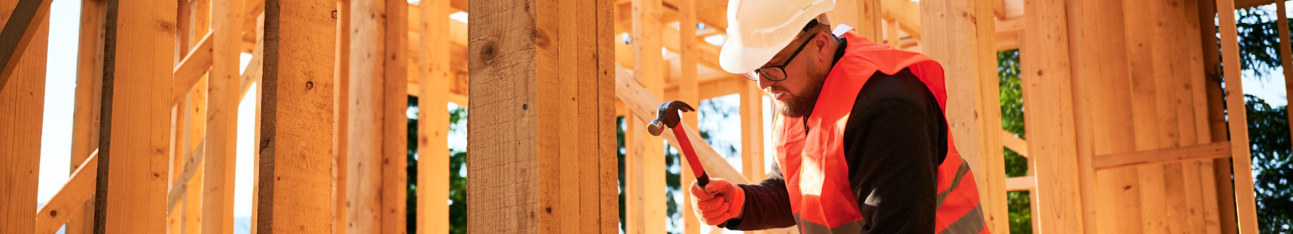 Pakume professionaalseid ehitus- ja remonditeenuseid kodudele, saunadele ja terrassidele. Meie eesmärk on luua vastupidavad, kaunid ja keskkonnasõbralikud lahendused igale kliendile.