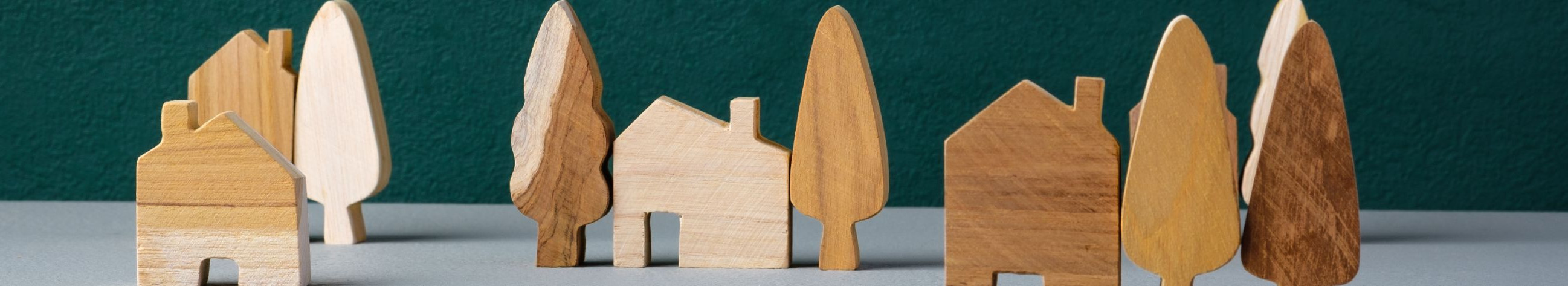 Aitame hooneid ja kinnisvara hoida korras, töökindlana ja hästi hallatuna. Pakume halduse, hoolduse ja abiteenuste tuge ühe partnerina.