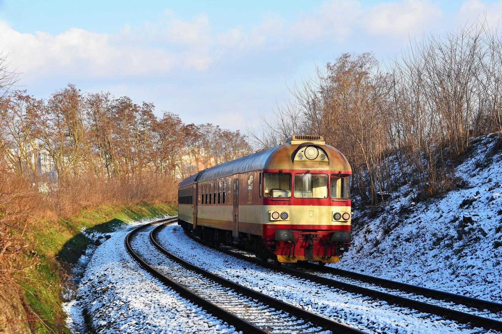 Scheduled long-distance and international passenger land transport in Saaremaa vald