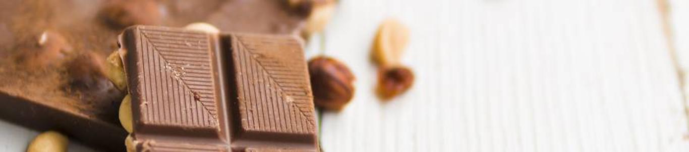 Šokolaadi ajalugu algab tuhandete aastate tagusest Põhja-Ameerikast. Hiljutised avastused näitavad, et kakaopuu viljadest tehtud jooki jõid olmeegid juba 1900 a