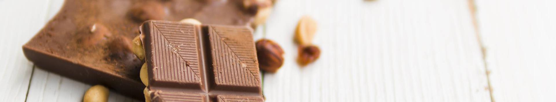Rahvusvaheliselt tunnustatud luksuslik Eesti käsitöö šokolaad - assortii šokolaadi, šokolaaditahvleid ja šokolaadi trühvleid - ainulaadseid kingitused..