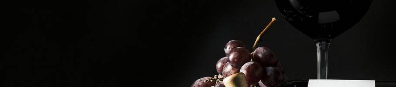 Arom and heritage: berry wines and berry liqueurs    Manufactured berry wines and berry liqueurs bring to the table farm and the best berries in the region - ri