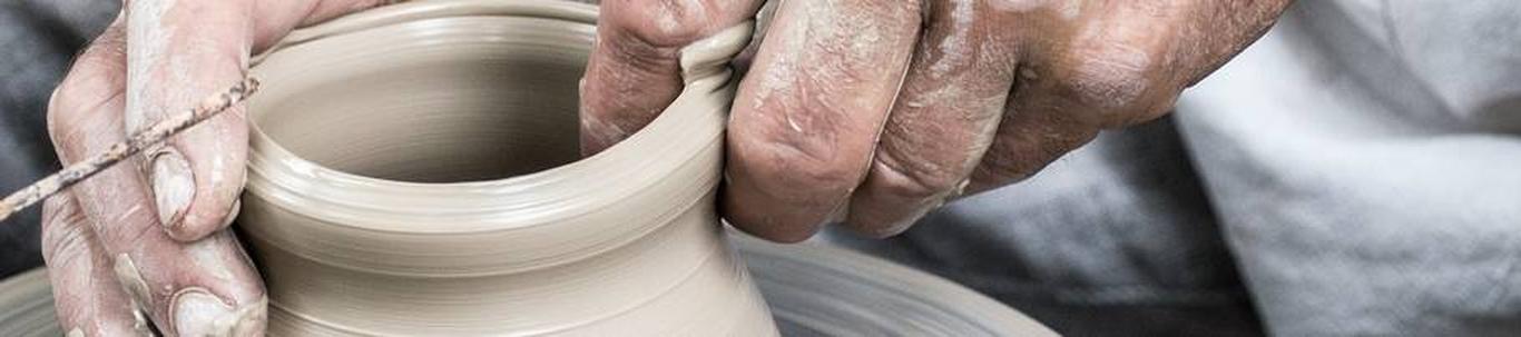 Estonian Pottery OÜ on asutatud 2009 aastal eesmärgiga edendada kodumaisel toorainel põhinevat tööstust Eestis. Põhiliseks tegevusvaldkonnaks on savitoodete too