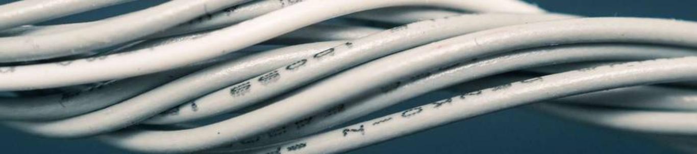 Merekaablilahendused: usaldusväärne mereline energiavedu 
  Merekaablilahendused  võimaldavad turvalist ja tõhusat elektri edastust kaldamaaga ning toetavad pik