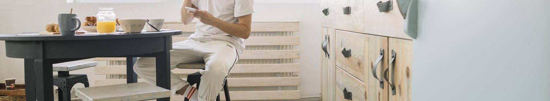 Võru Seeder on 25+ aastase kogemusega Eesti mööblitootja. Peamiseks toodanguks on erinev pehmemööbel - diivanid, tugitoolid, toolid.