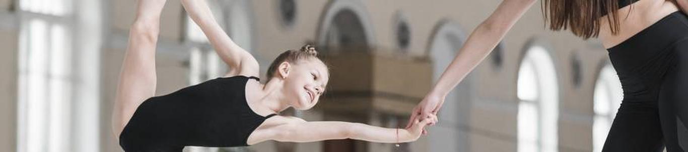 MTÜ Tallinna Tantsukool on 2006 aastal loodud erahuvialakool eelkooli- ja kooliealistele lastele ning noorukitele nende mitmekülgseks tantsualaseks harimiseks. Tantsukooli tantsuõpe on ülesehitatud kaasaegses võtmes