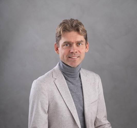 Leader with 30  years in banking, management & entrepreneurship, passionate about building companies that create lasting positive impact.