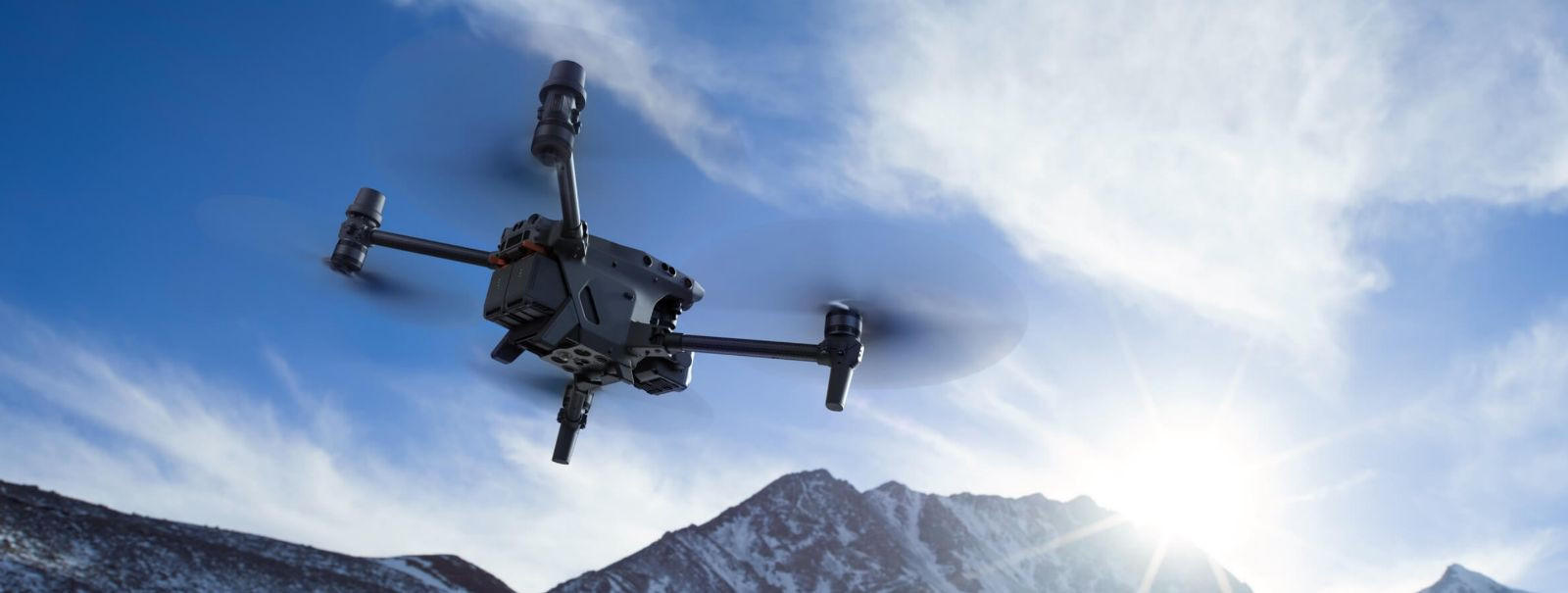 Hiiu Droon OÜ toob turule uue ja võimsa DJI Matrice 30T thermal drooni, mis avardab meie teenuste võimalusi veelgi. See droon on varustatud kõrgetasemelise term