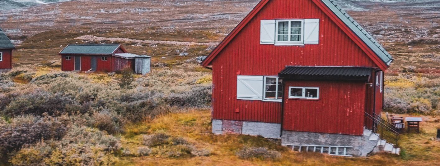 Fassaadi värvimine on üks tõhusamaid viise hoone välisilme värskendamiseks ja kaasaegse välimuse loomiseks. Lisaks esteetilisele efektile on fassaadi värvimisel