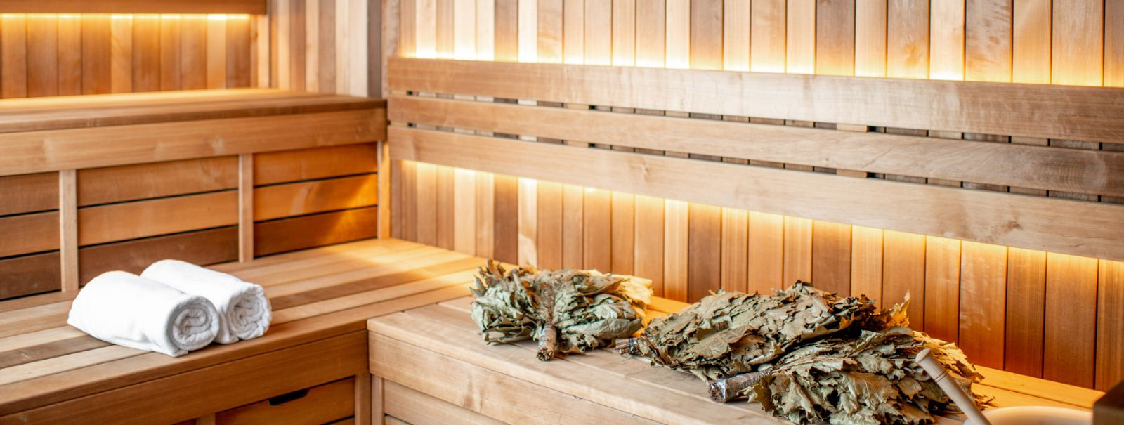 Sajandeid on saunad olnud heaolu ja sotsiaalse kultuuri nurgakivi, eriti Põhjamaades. Traditsiooniline saunakogemus, mis on sügavalt juurdunud rituaalidesse ja