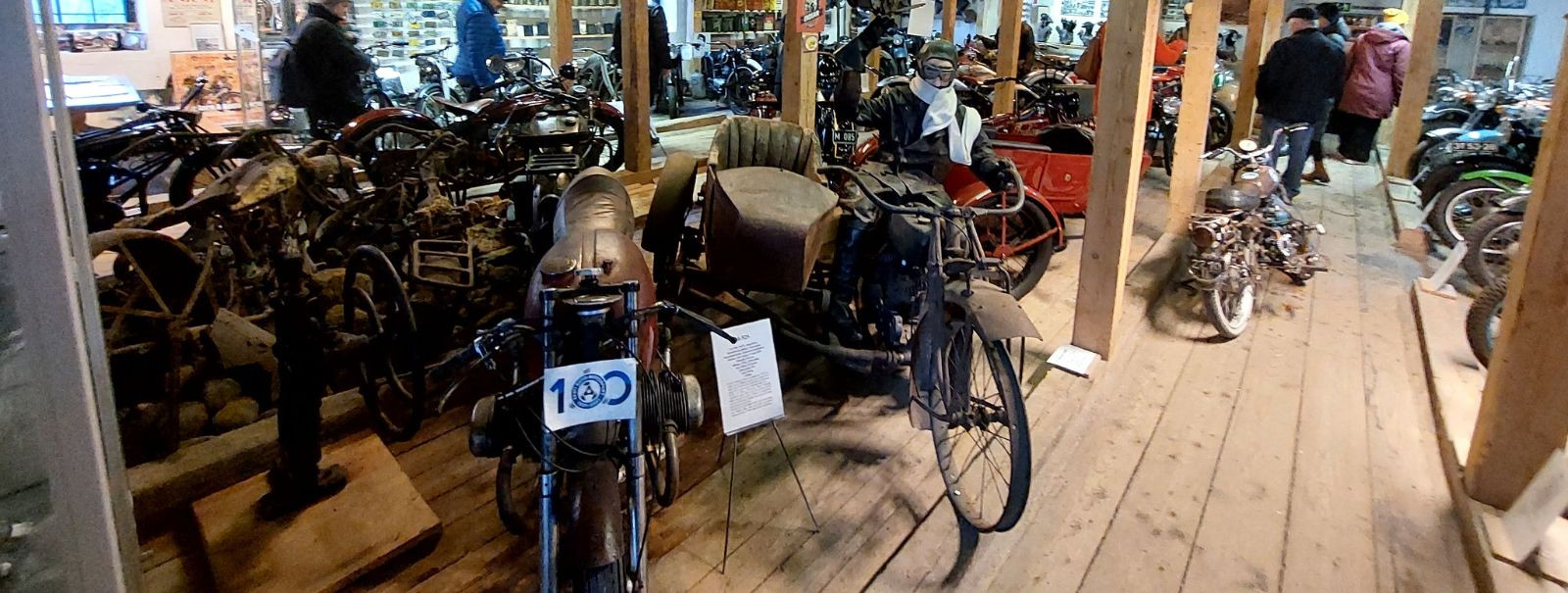 MOOTORRATTAMUUSEUM MTÜ on paradiis nii mootorrattaentusiastidele kui ka ajaloohuvilistele. Meie muuseum, mis asub maalilises kohas, pakub ainulaadset pilguheitu