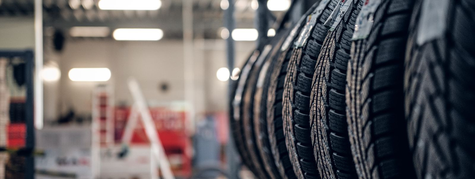 For vehicle owners in Pärnu and the surrounding areas, understanding when to change your tyres is crucial for ensuring safety on the road. Tyres are the only po