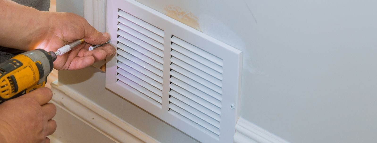 Teie kodu siseõhu kvaliteedi tagamine on ülioluline teie tervisele ja teie kütte-, ventilatsiooni- ja jahutussüsteemi (HVAC) tõhususele. Üks lihtsamaid, kuid kõ