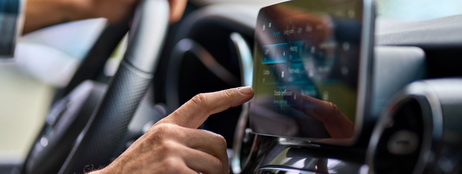 In today's fast-paced world, staying connected and entertained while on the road is more important than ever. Car multimedia systems have evolved significantly 