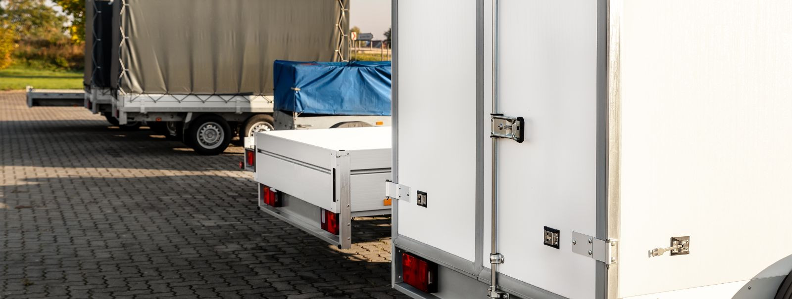 Welcome to the Smart Choice for Your Business: Trailer RentalAs a business owner, you're always looking for ways to streamline operations and cut costs without 