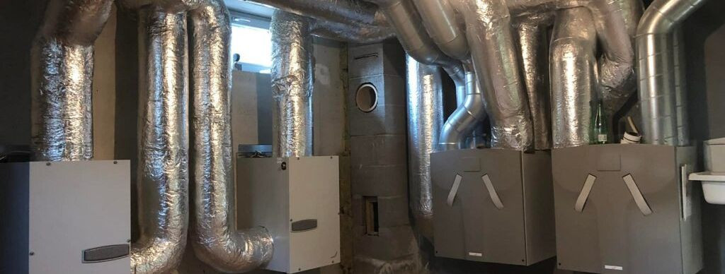 Soojusvahetusega ventilatsiooni (SVV) süsteemid on uuenduslik lahendus, mis on mõeldud värske õhu juurdevooluks hoonesse, säilitades samal ajal eelnevalt kondit