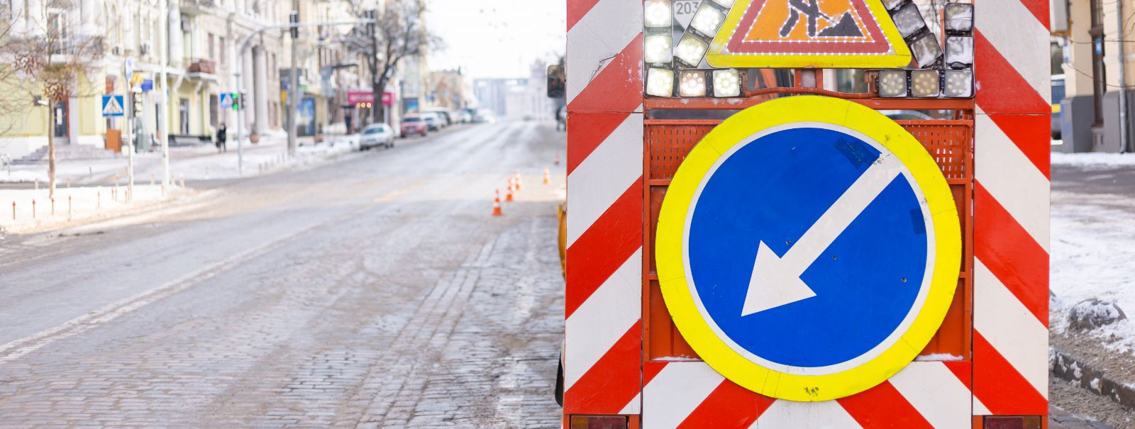 Linnapiirkondade elavas keskkonnas on tõhus liikluskorraldus ülimalt oluline. Ajutised liiklusmärgid mängivad olulist rolli juhtides autojuhte, jalakäijaid ja j