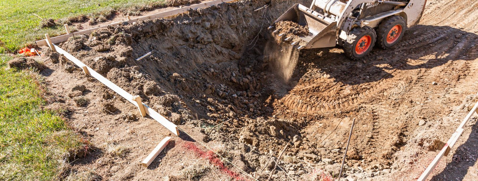 Kaevetööd on kriitilise tähtsusega protsess igasugustes ehitusprojektides, alates kodu- ja kommertsehitustest kuni infrastruktuuri projektideni. Need tööd hõlma