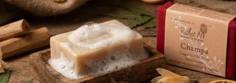 Botaaniline seep  pakub pehmet, tõhusat ja taastavat puhastust, mis tugineb kvaliteetsetele taimeõlidele ja taimsetele ekstraktidele. Sobib igapäevaseks kasutam