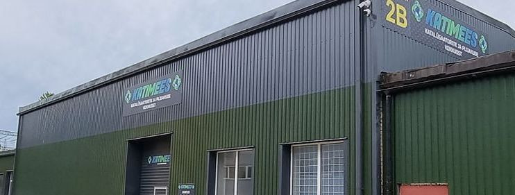 Kas sul seisavad garaažis või töökoja nurgas kasutud metallid, vanad akud või juhtmestikud? ESTCAT RECYCLING OÜ aitab sul neist murevabalt vabaneda ja samas ka 