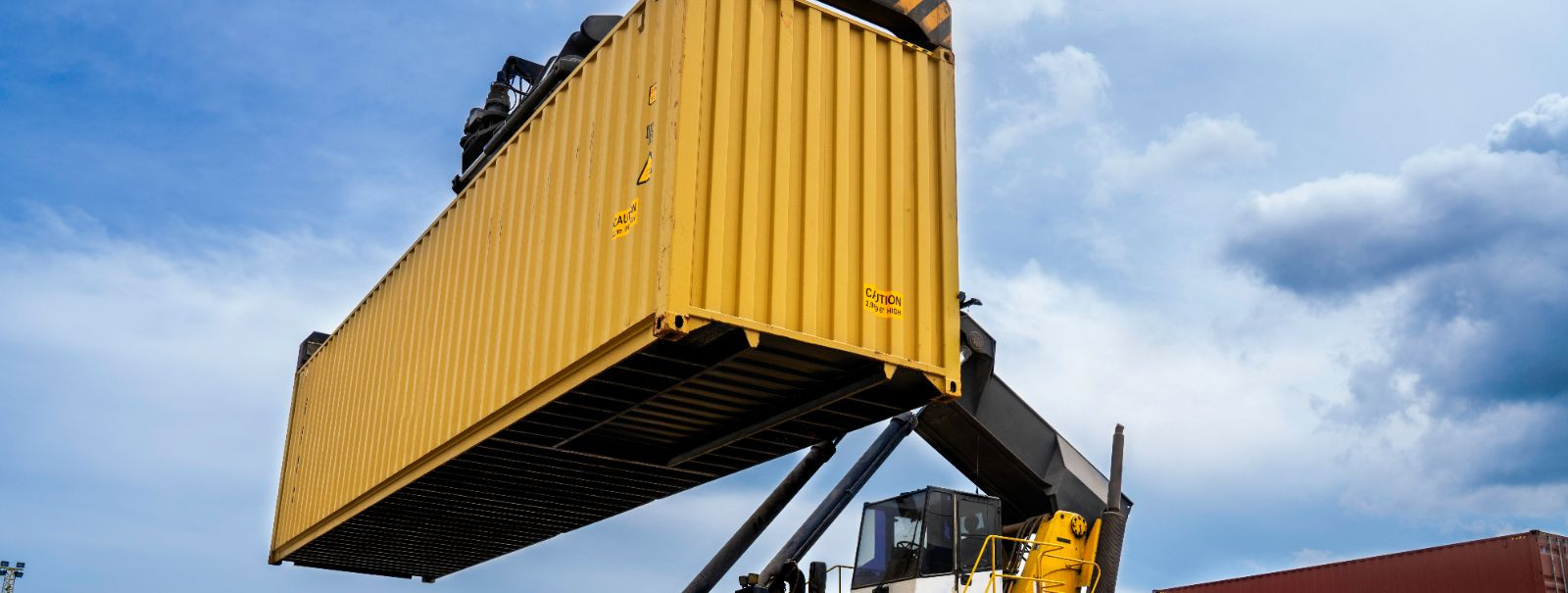 Multilift box systems are innovative solutions designed to streamline the transportation and storage of materials on construction sites. These modular units can