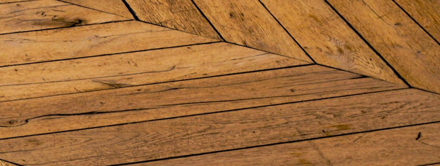 Kui otsite viisi, kuidas tuua oma kodusse ajatut elegantsi ja vastupidavust, siis puitpõrandad võivad olla just see täiuslik valik, mis muudab teie eluruumi era