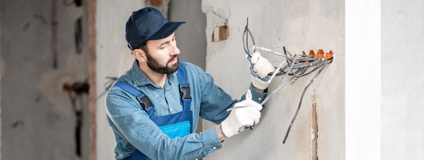 Elektrisüsteemid on kaasaegse ühiskonna selgroog, toites meie kodud, ettevõtted ja institutsioonid. Nende õige installeerimine on eluliselt tähtis, et tagada oh